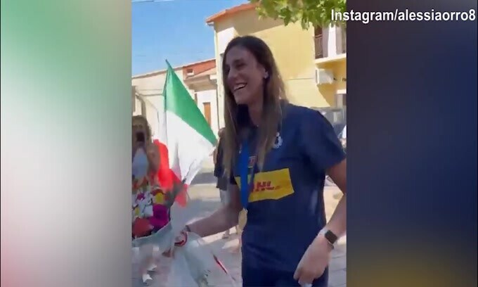 Alessia Orro torna a casa, il nonno si commuove