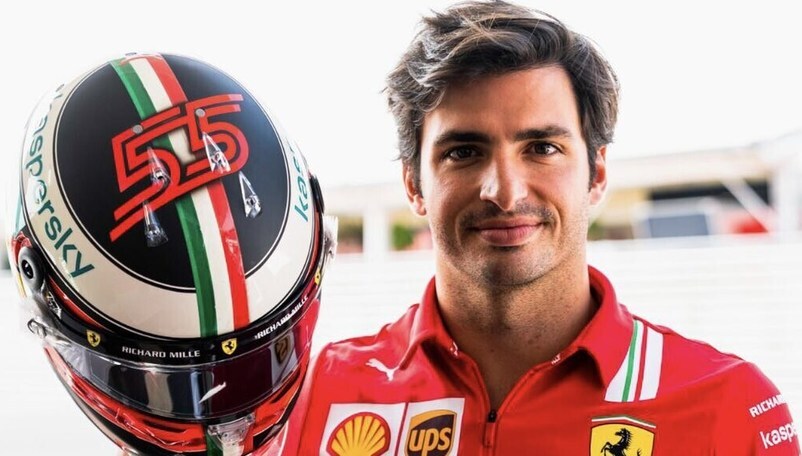 Sainz, il casco dedicato a Schumacher per il GP d'Italia