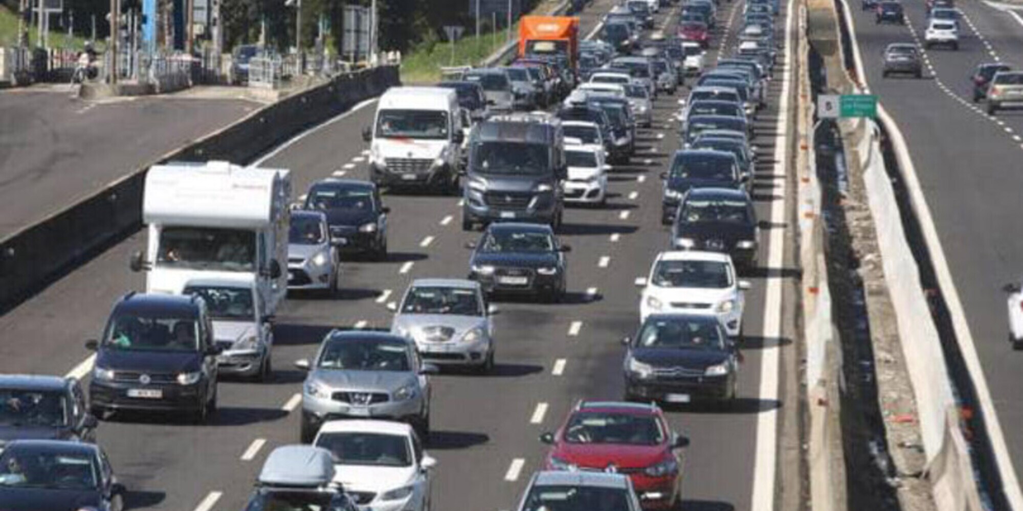 Guidava il tir fuori orario, multa stellare e addio patente