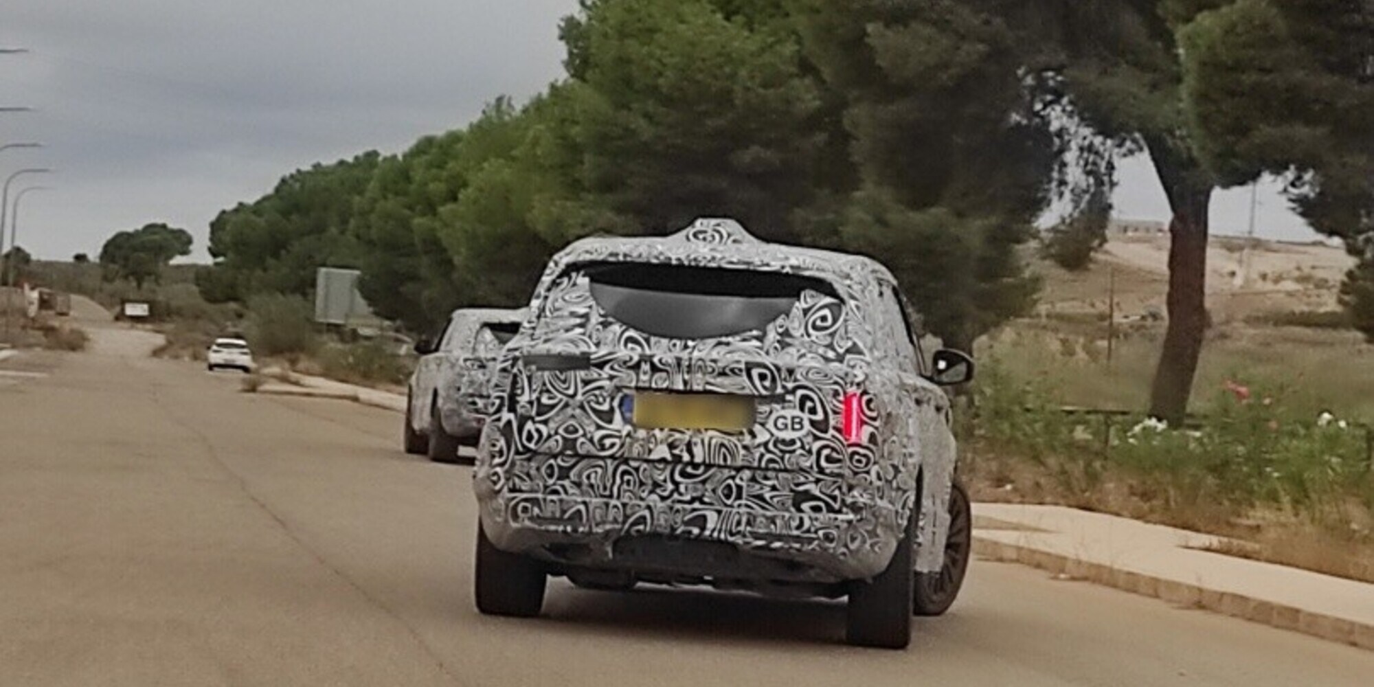 Nuova Range Rover: muletti in strada su architettura MLA
