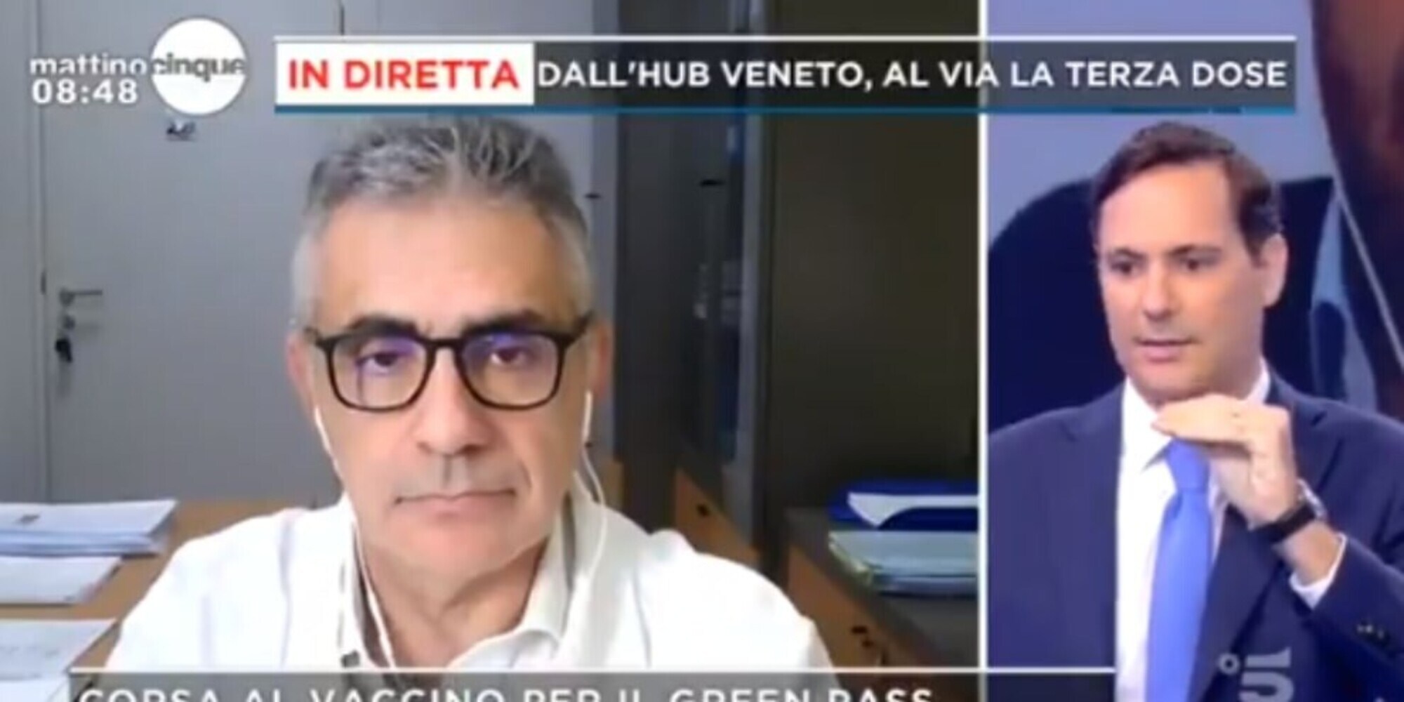 Terza dose vaccino per tutti, Pregliasco: "Da valutare, temiamo l'inverno"