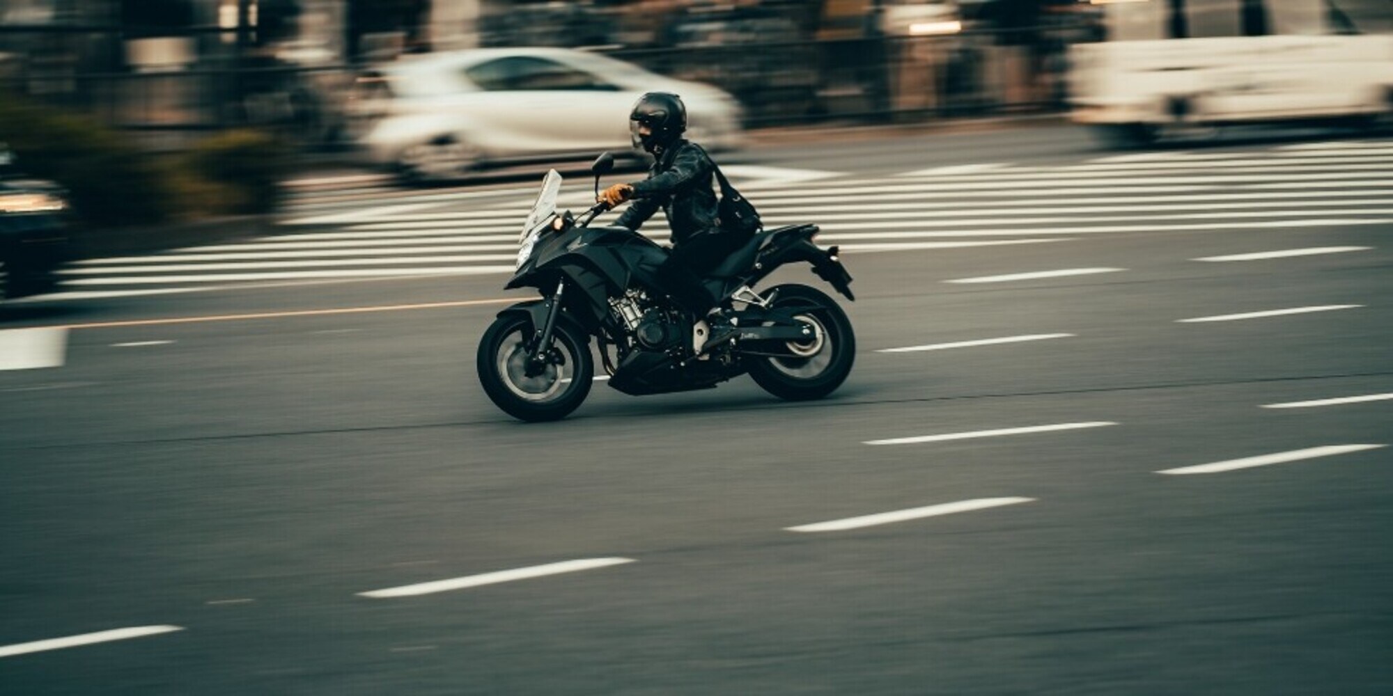 In moto senza aver mai preso la patente: maxi multa per un 18enne