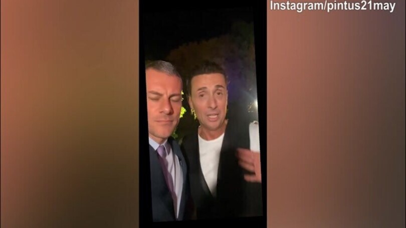Pintus in versione Ibra, ma...arriva Ibra e lo spintona!