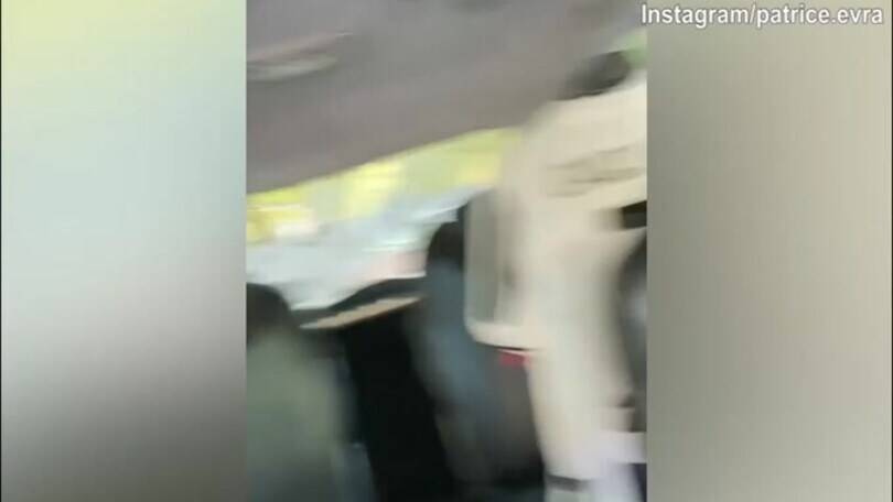 Evra a Torino, show sul taxi con la maglia di Chiellini!