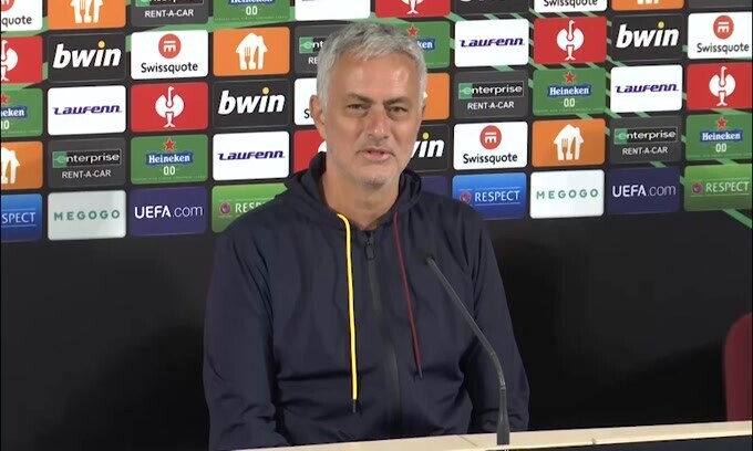 Mourinho: "Vogliamo vincere la Conference League"