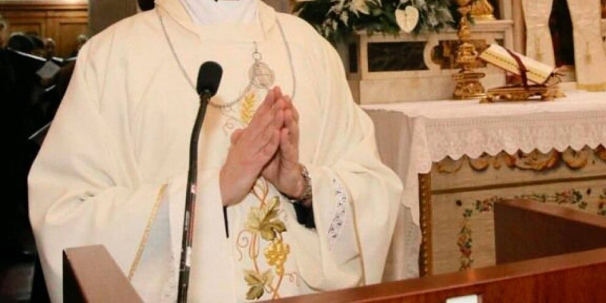 Prete fermato dopo aver acquistato cocaina