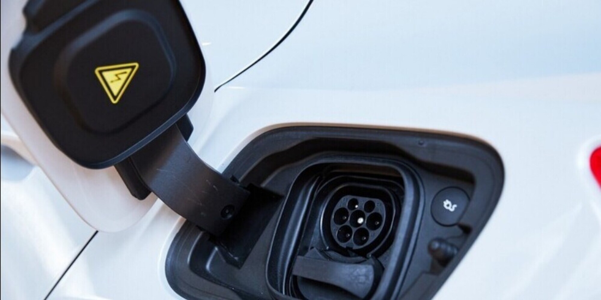 Auto elettriche in autostrada, quali sono i modelli con più autonomia?