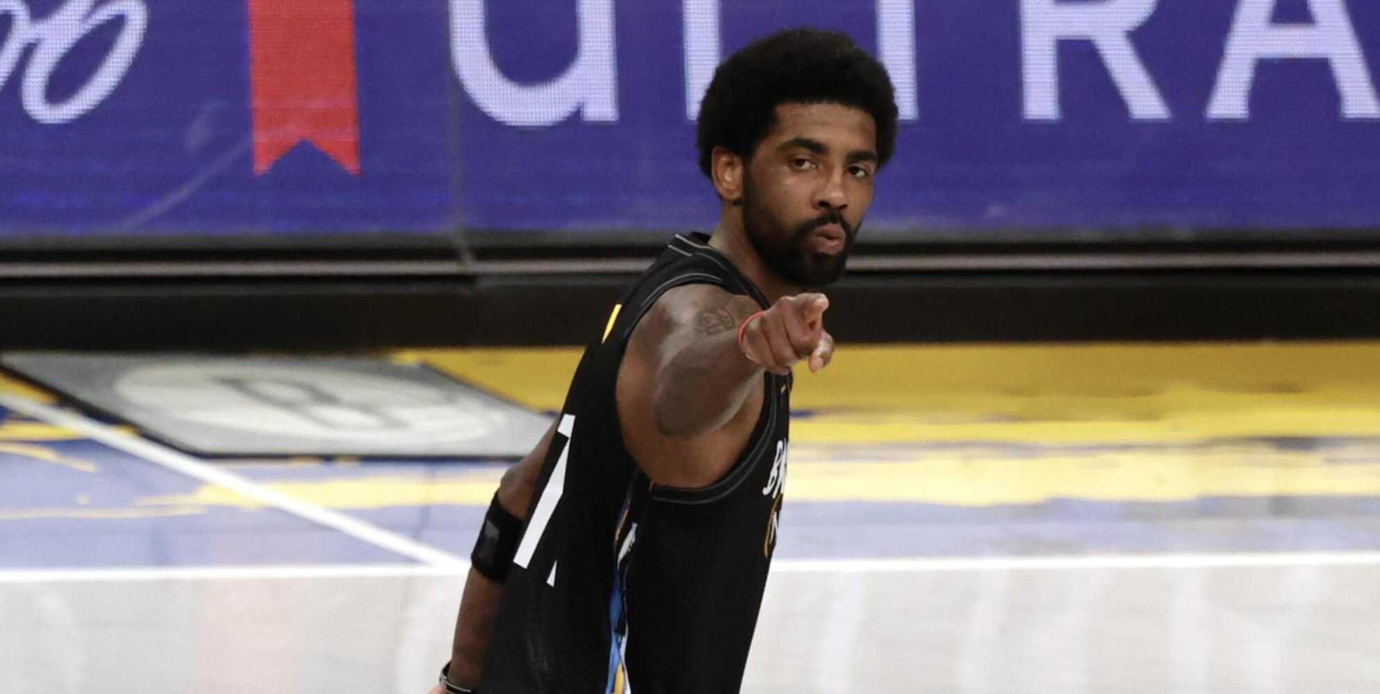 Nba, Irving rifiuta il vaccino e i Brooklyn Nets vogliono tagliarlo