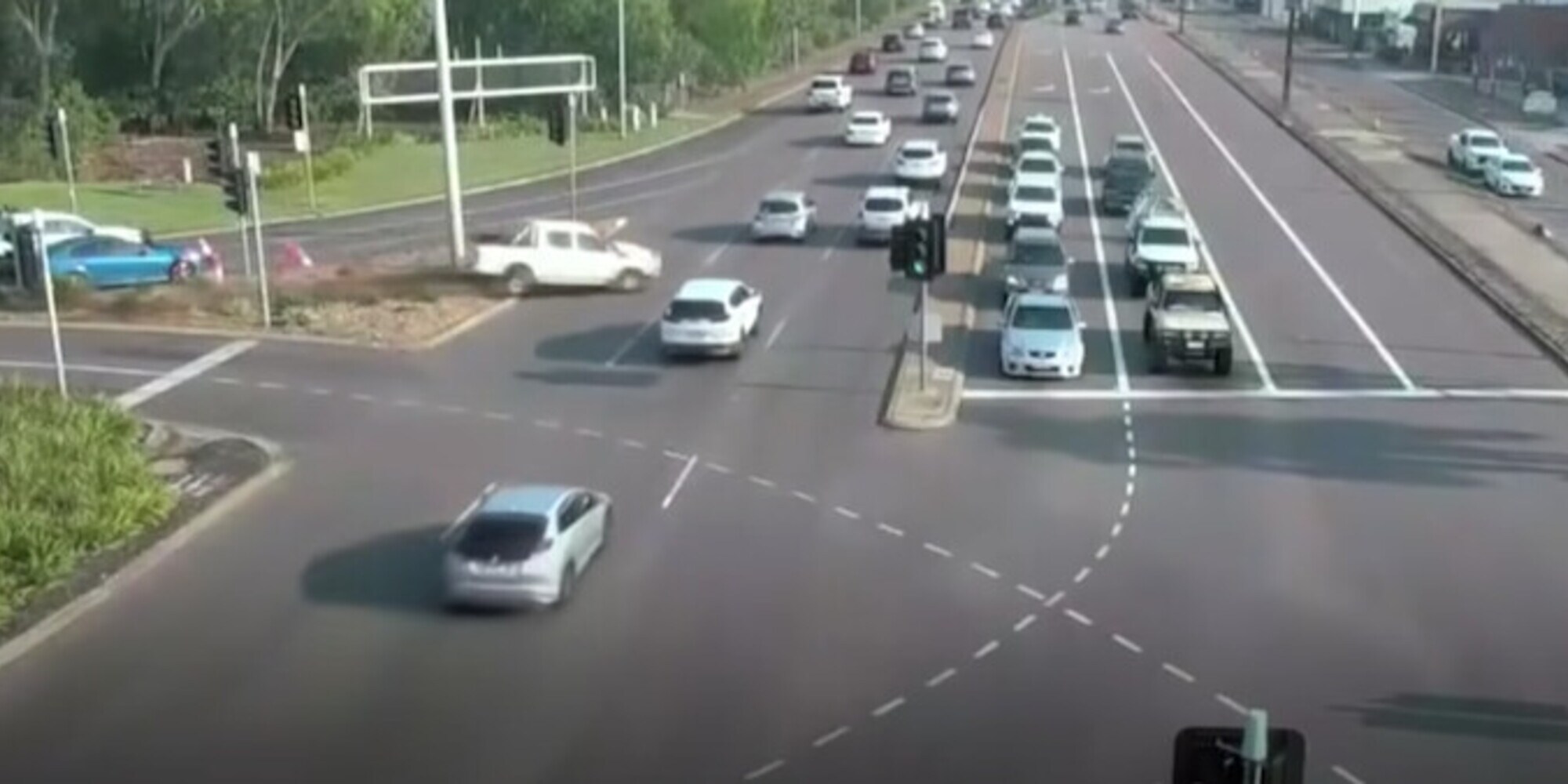 Australia, tragedia sfiorata: Toyota impazza per otto corsie a folle velocità VIDEO