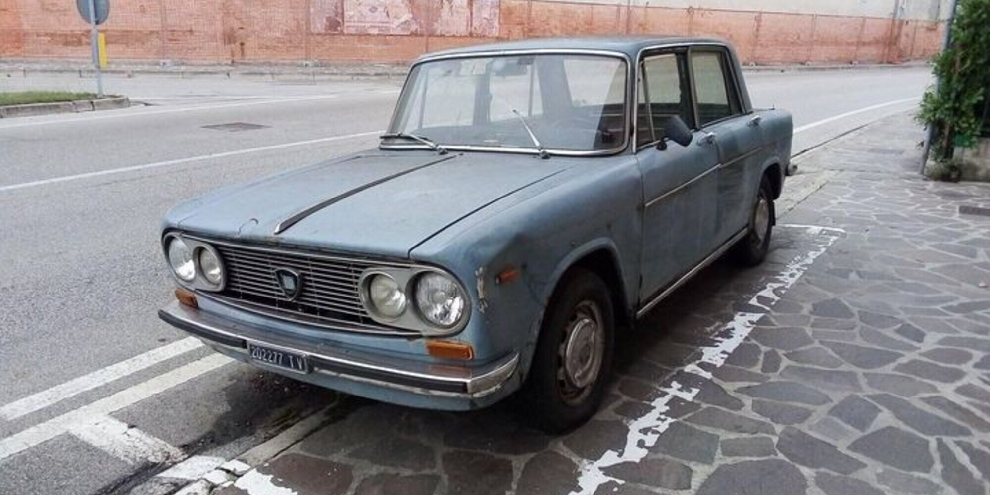Quella Lancia Fulvia parcheggiata a Conegliano Veneto da 50 anni
