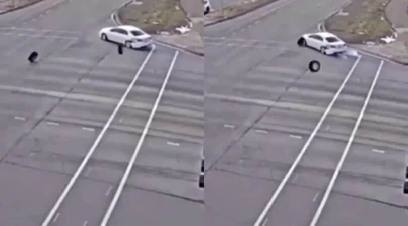 Cina, un'auto perde le ruote e scatena l'effetto domino: l'incidente è assurdo