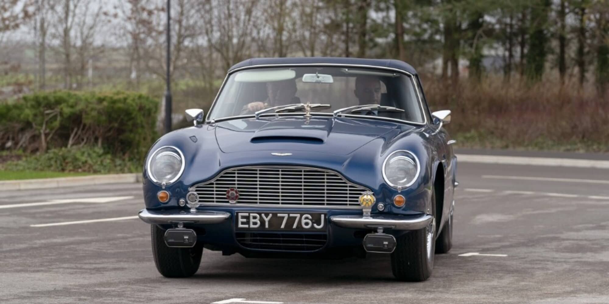Il Principe Carlo ammette: "La mia Aston Martin? Va a vino e formaggio"