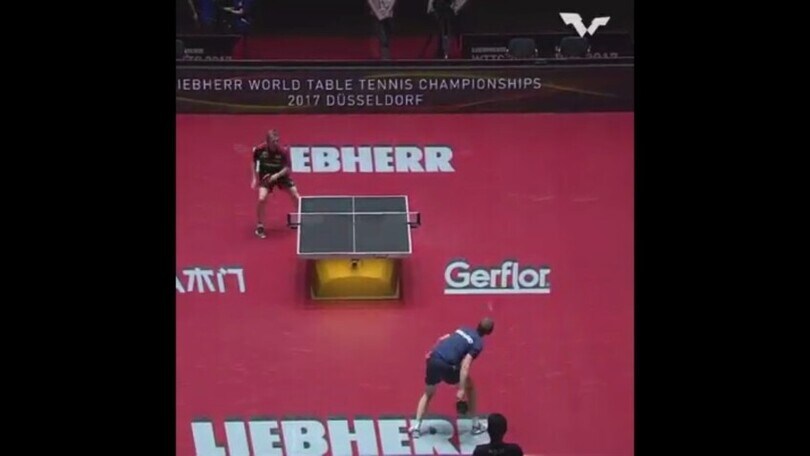 Il match di ping pong è leggendario: non sbaglia nessuno fino a che...
