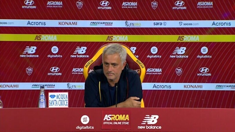 Mourinho: "Gap con la Juve? Loro giocano per vincere la Champions noi la Conference"