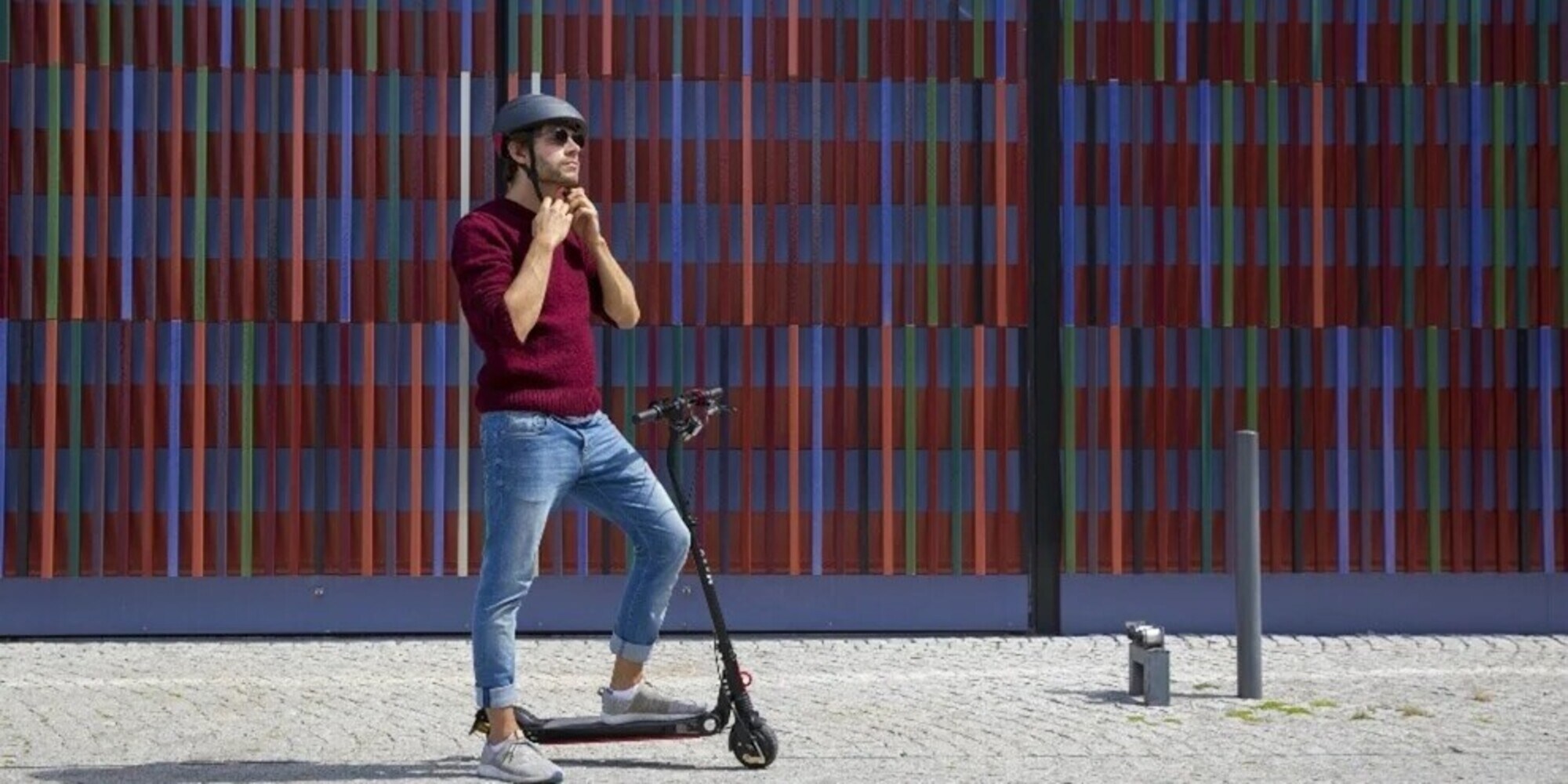 Codice della Strada: stretta su monopattini, niente sigaretta alla guida