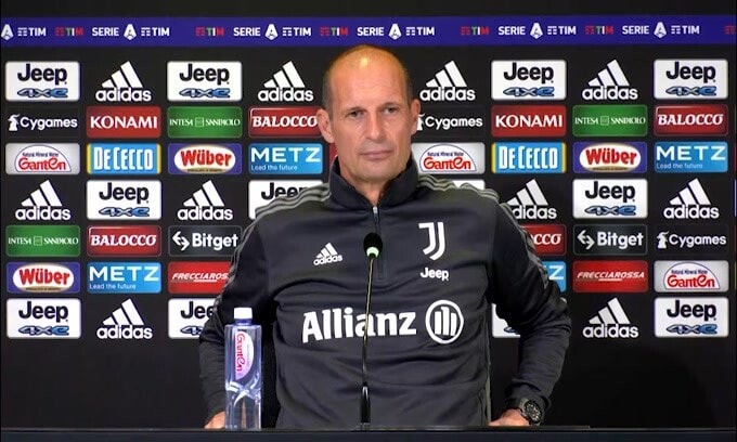 Allegri show: "Chi è che deve giocare?"