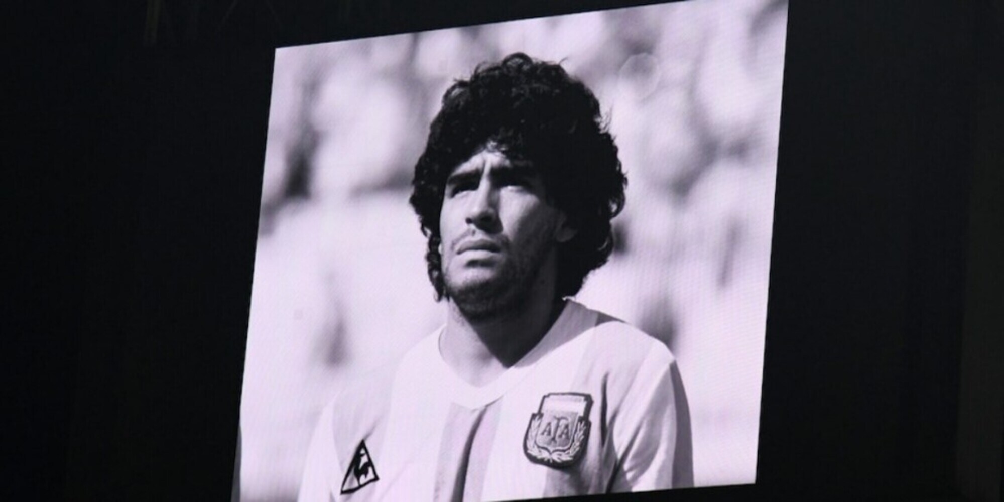 Maradona omaggiato in Molise: una statua per il suo compleanno