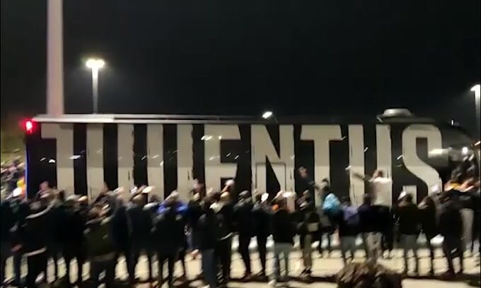 Juventus-Zenit arriva il pullman della Juve, tifosi freddini