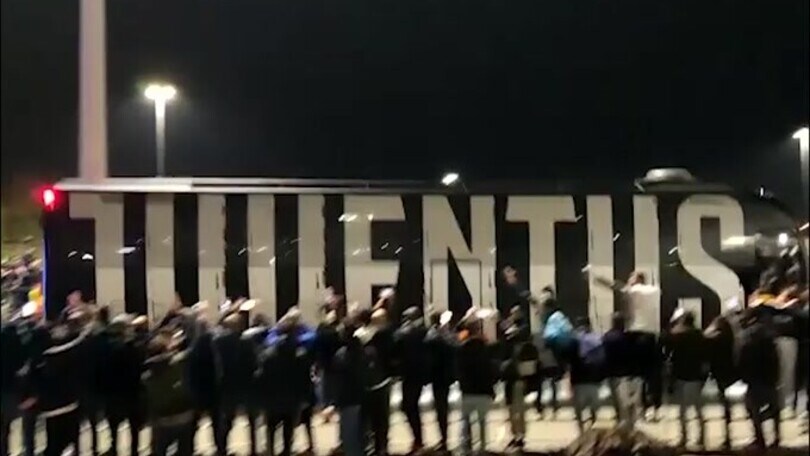 Juventus-Zenit arriva il pullman della Juve, tifosi freddini