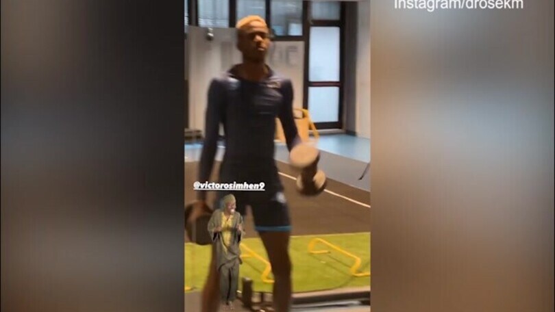 Osimhen, l'allenamento si trasforma in ballo