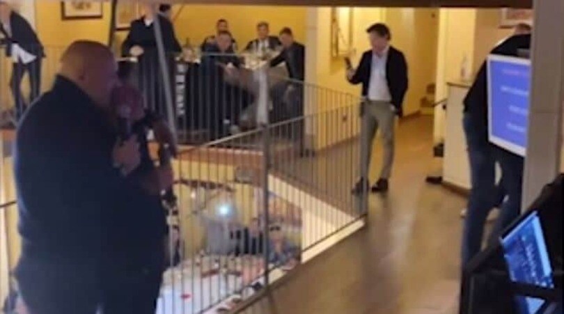 Mihajlovic, festeggiamenti e duetto con Morandi