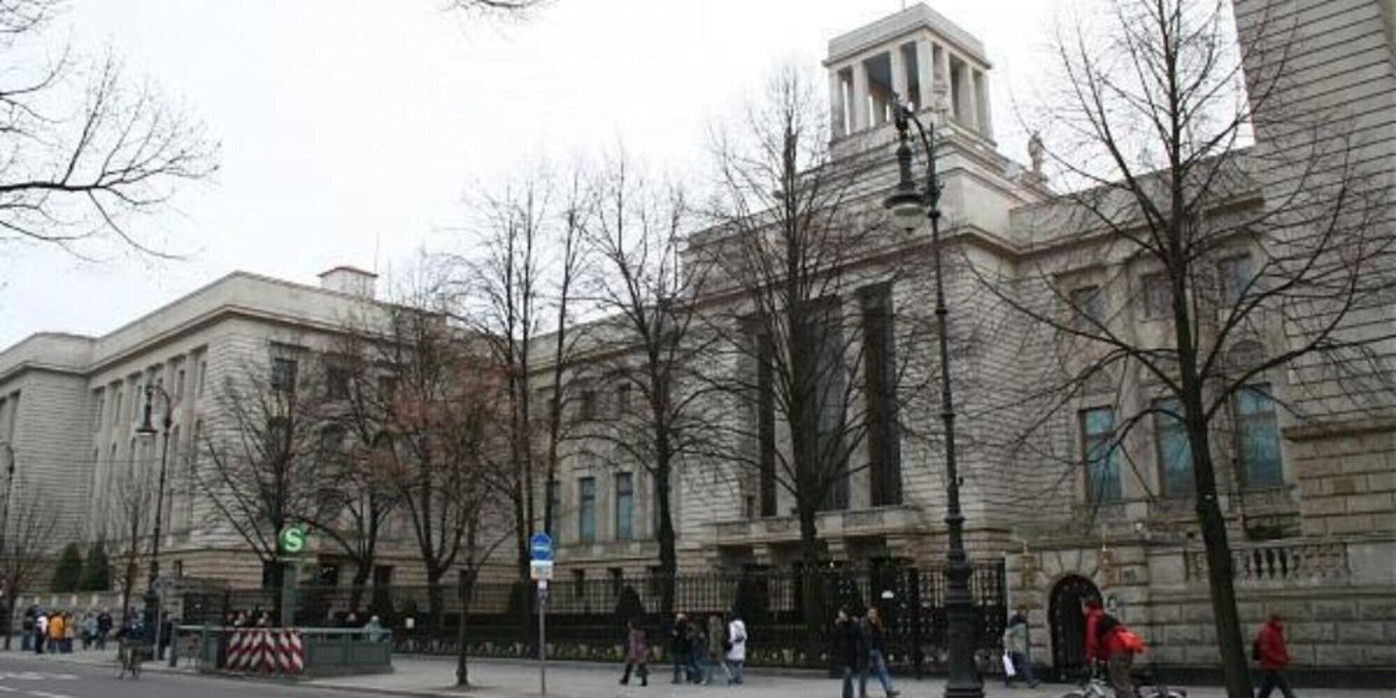 Giallo a Berlino: diplomatico russo muore precipitando dall'ambasciata
