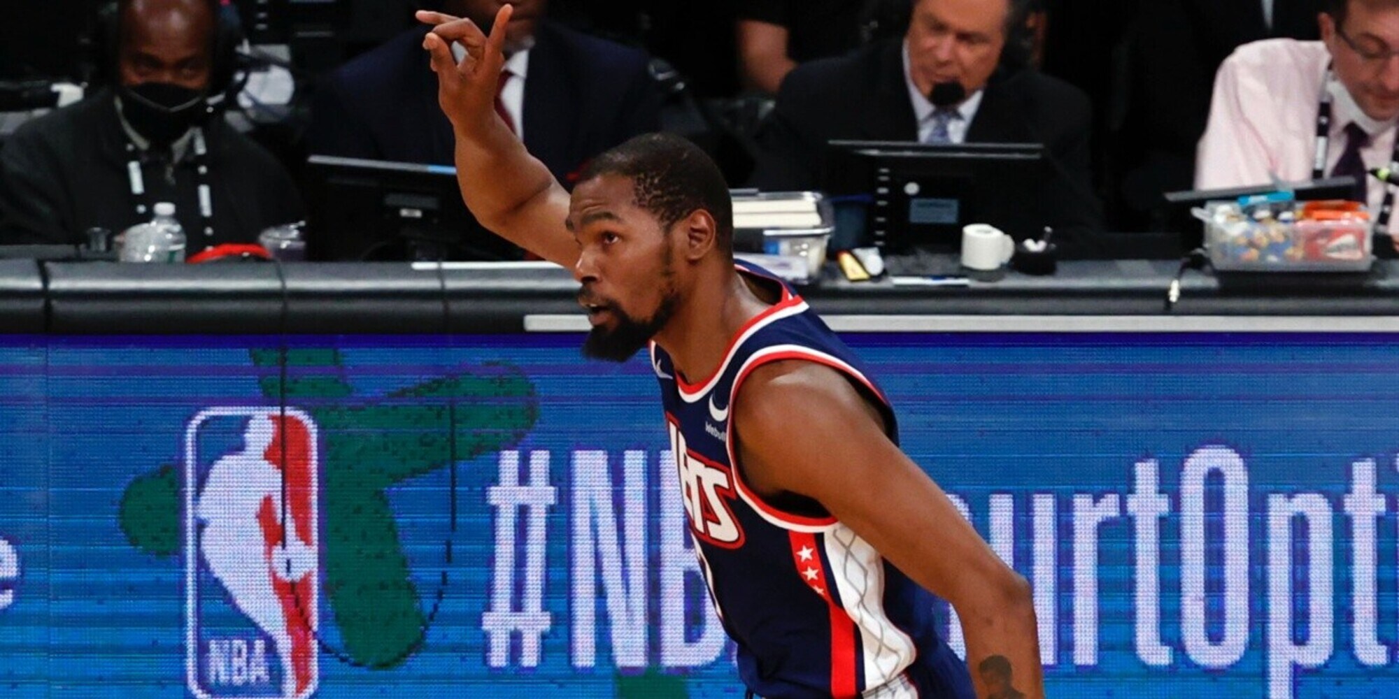Nba, pokerissimo dei Nets a Toronto: Golden State inarrestabili