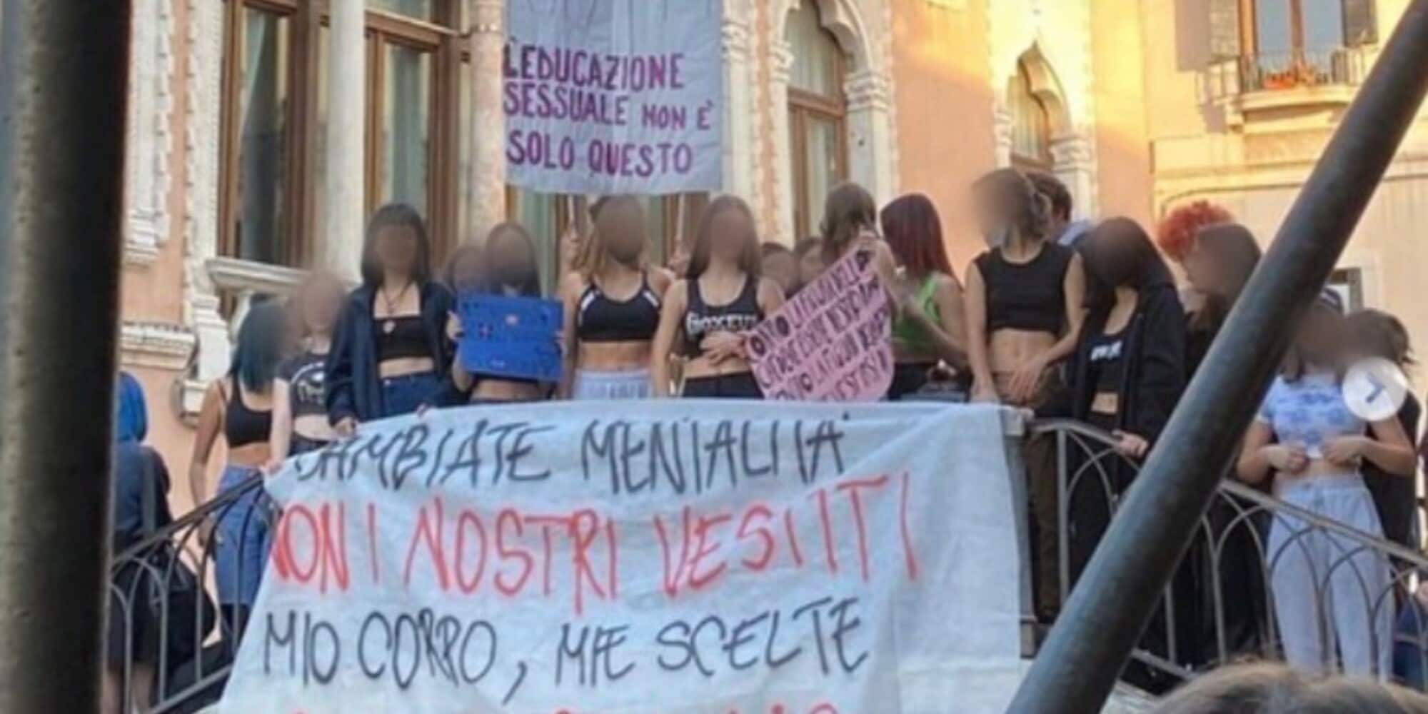 Niente top a scuola per le ragazze: esplode la protesta