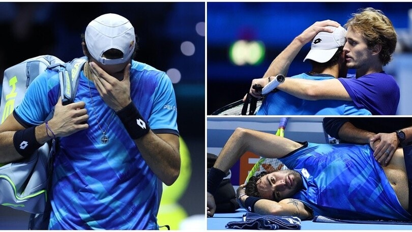 Atp Finals, infortunio e lacrime per Berrettini: il ritiro e l'abbraccio di Zverev