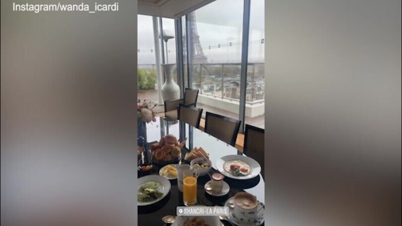 Wanda e Mauro, risveglio a Parigi con vista Tour Eiffel