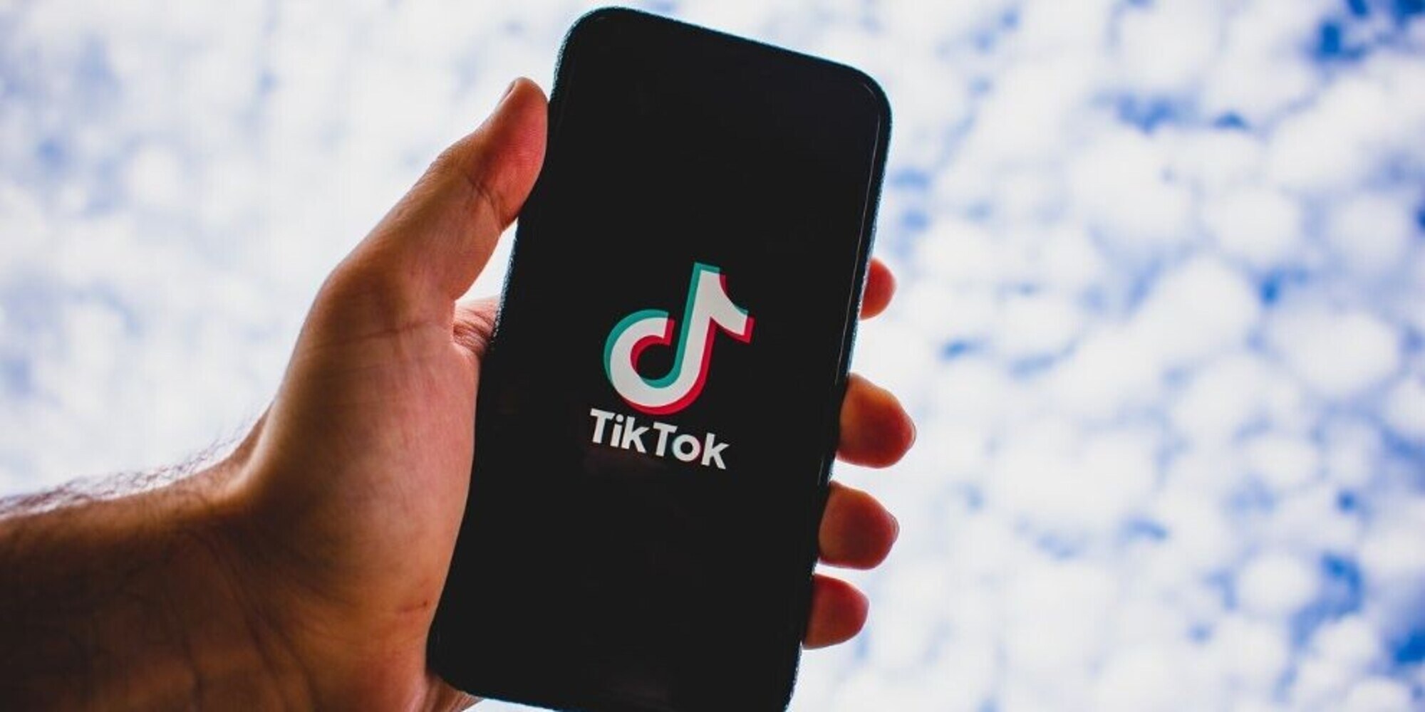 "Tik Tok aumenta il rischio di tic nervosi, ansia e depressione"
