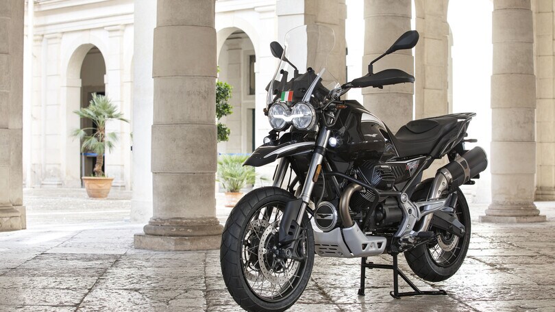 Moto Guzzi V85TT Guardia d'onore: gli scatti