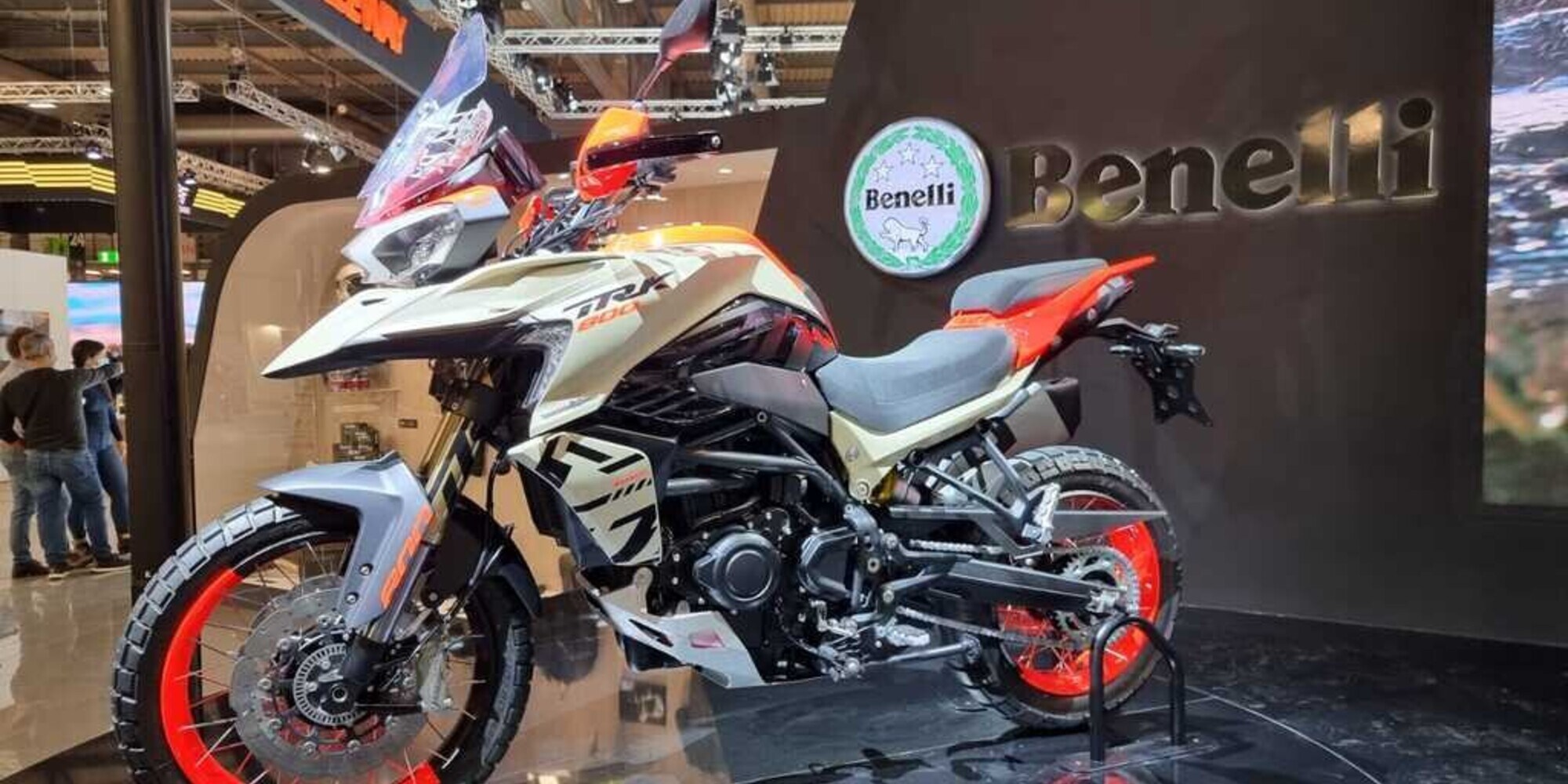 Benelli TRK 800, EICMA 2021 rivela il concept del crossover