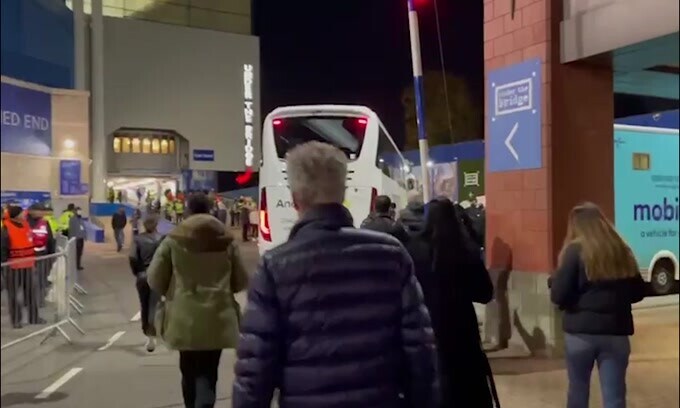 Chelsea-Juventus: l’arrivo del pullman bianconero
