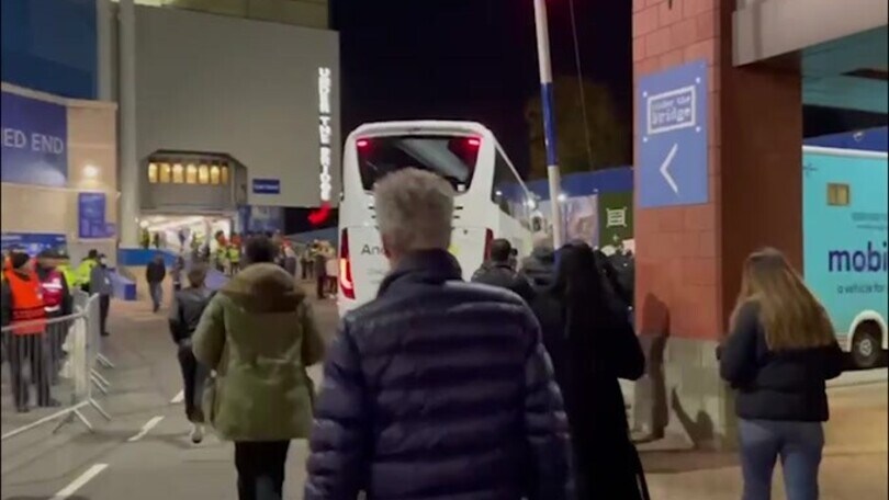 Chelsea-Juventus: l’arrivo del pullman bianconero