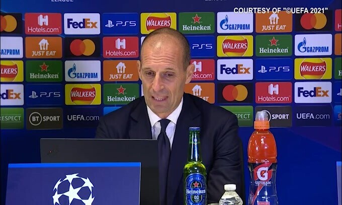 Allegri non vede l'ora...di lasciare la conferenza!