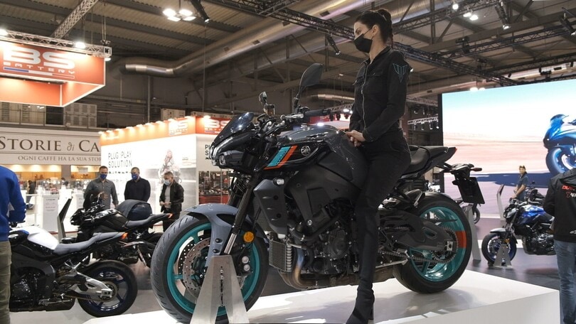 Yamaha MT-10 2022, nuovo design e motore Euro 5 per la roadster