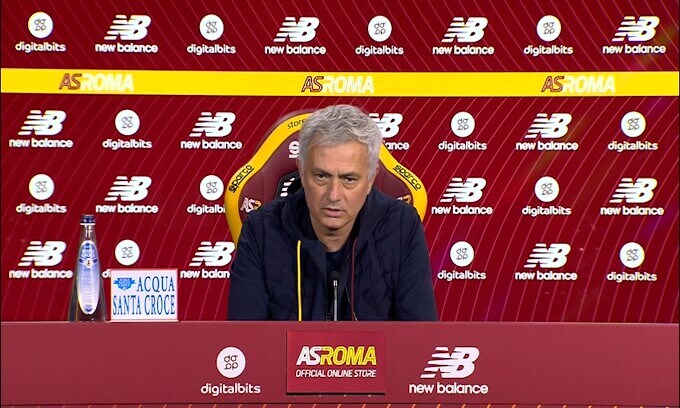 Mourinho: "Quarto posto? Ci siamo anche noi"