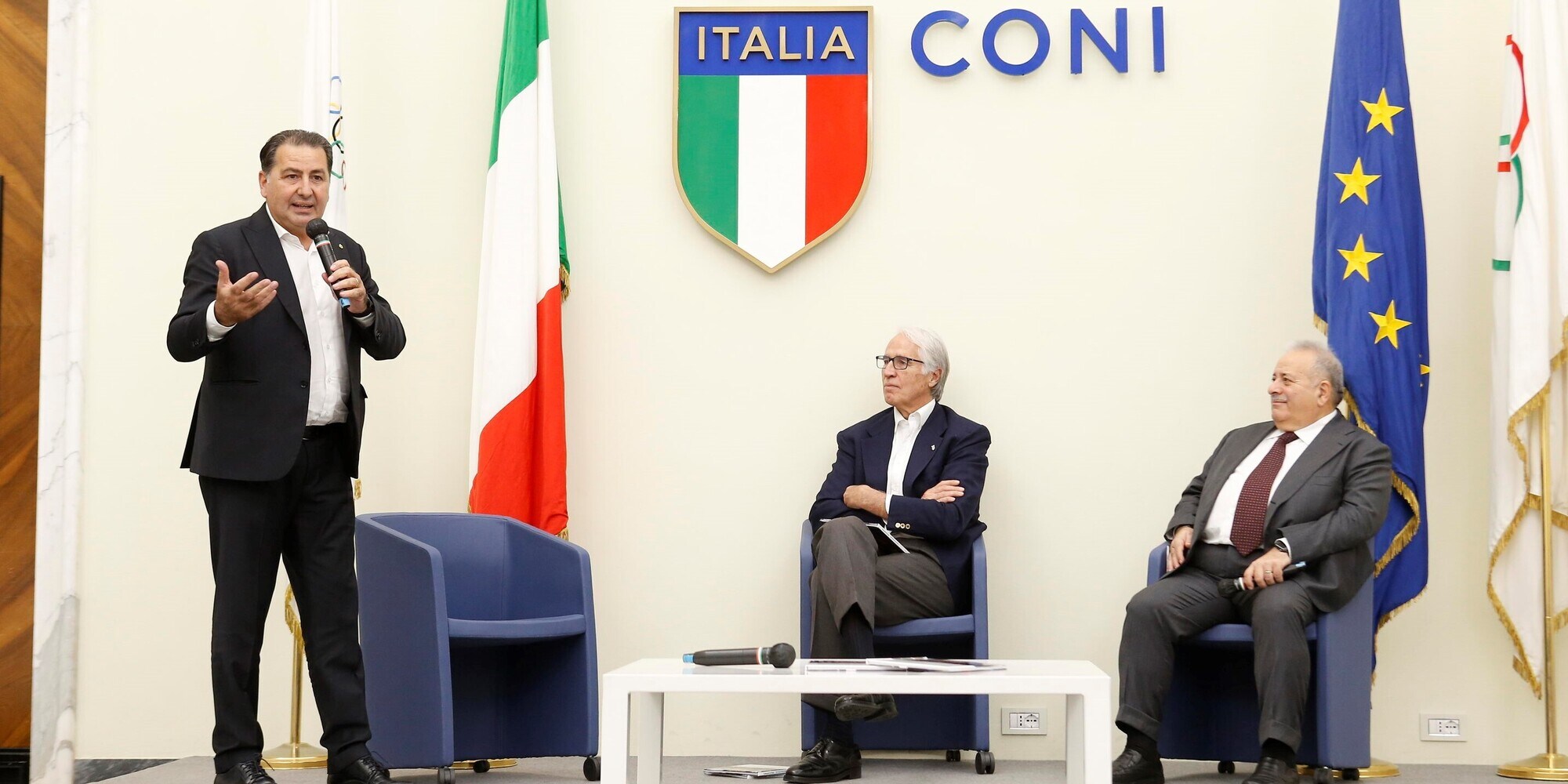 Vernissage al Coni 'Noi Italia' il libro di Fefè De Giorgi