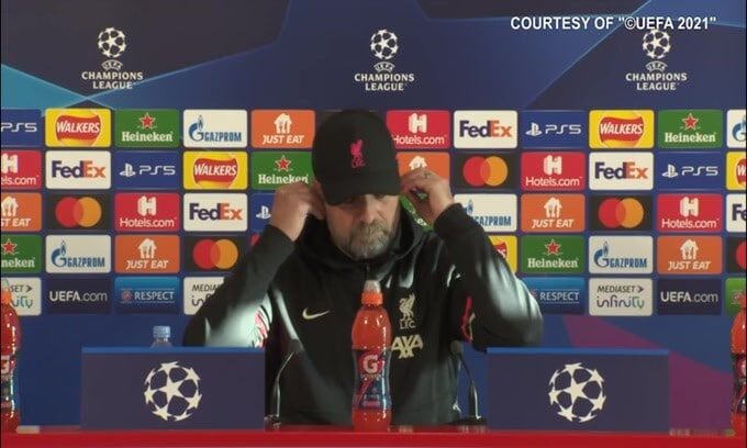 Klopp scherza tra problemi tecnici e Ibra