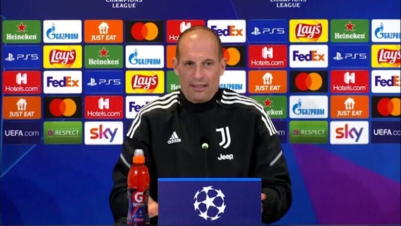 Allegri scherza: "Domani nevicherà, ma non è che ci tirano le bombe"