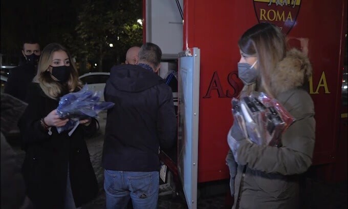 La Roma a supporto degli homeless assieme alla Caritas