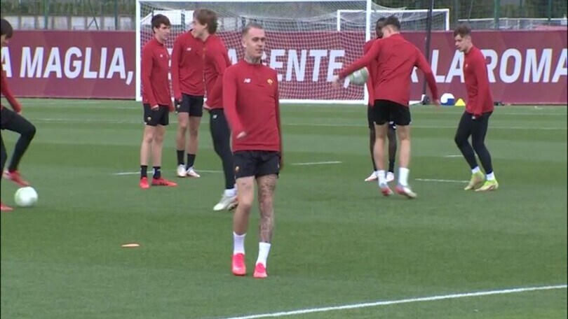 A Trigoria Mourinho osserva l'allenamento