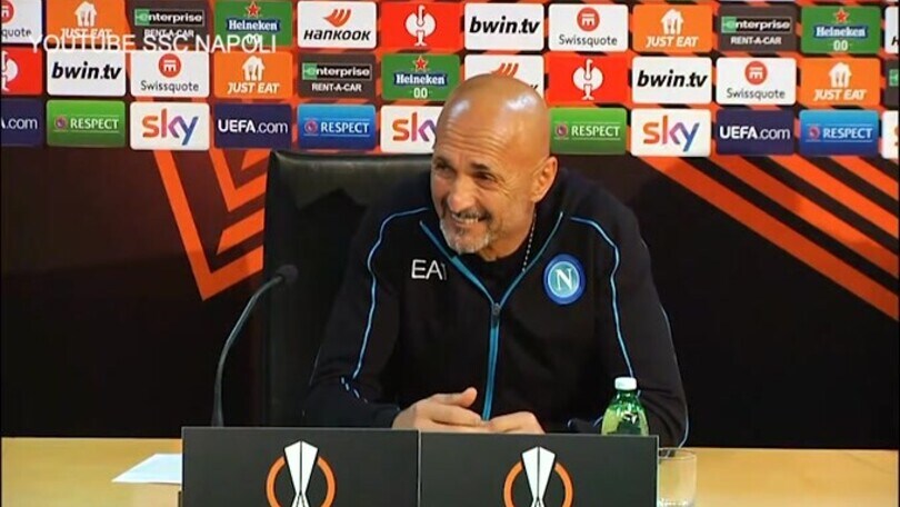 Spalletti scherza con il traduttore: "Fai una sintesi"