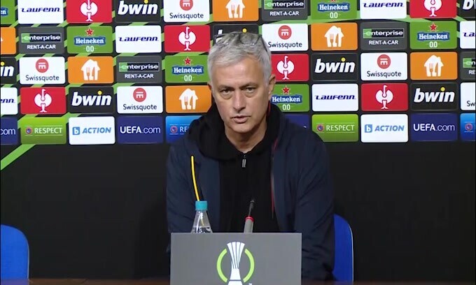 Mourinho: "Vogliamo vincere per provare ad arrivare primi"