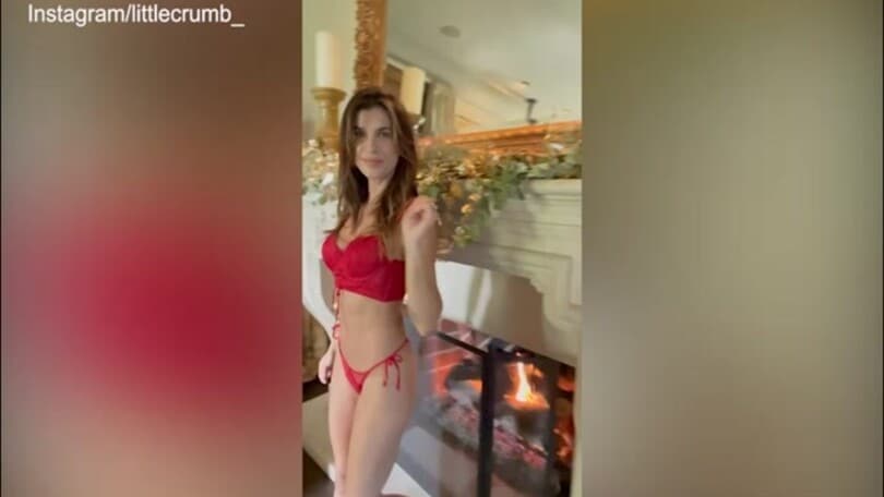 Elisabetta Canalis versione natalizia: il video manda in tilt i social
