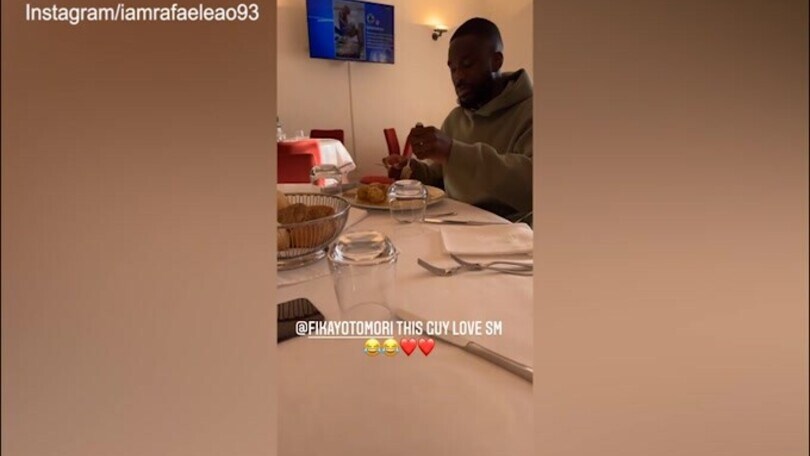 Milan, Leao scherza con Tomori: la reazione del difensore..