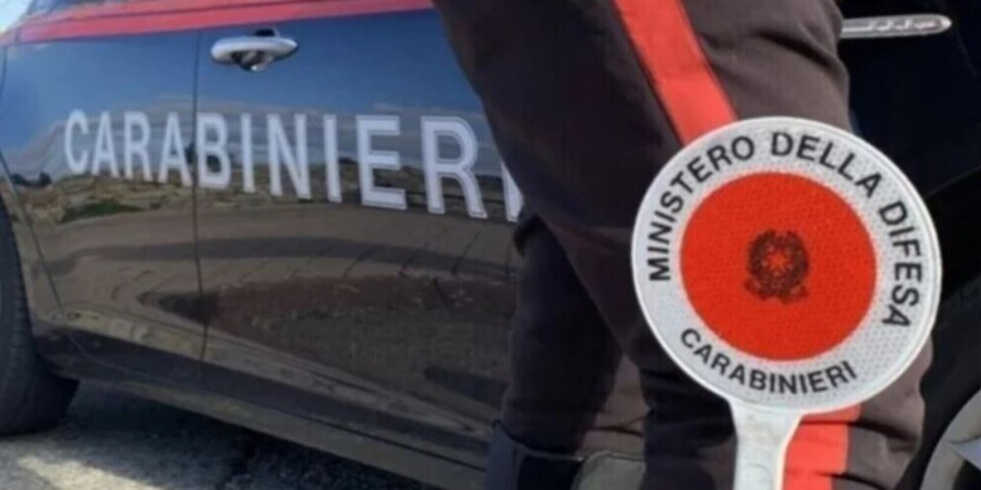 Ubriaco in auto scambia la pista da sci col parcheggio: denunciato