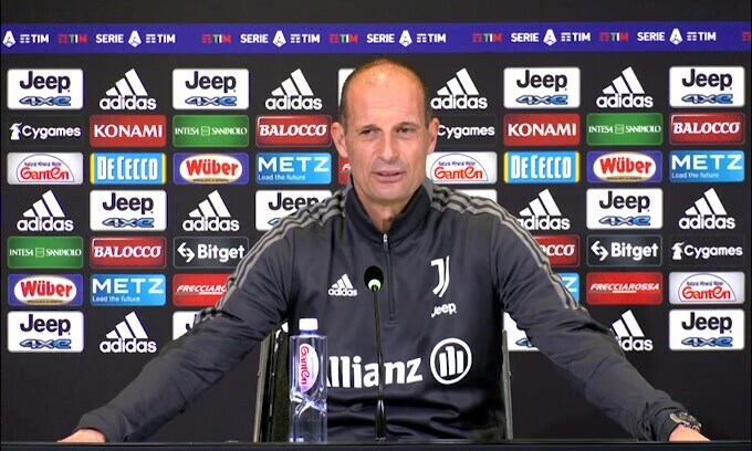 Allegri scherza: "Con il panettone mi sono portato avanti ad ottobre.."