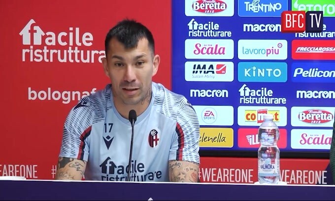 Mihajlovic scherza con Medel: "Quante volte ci siamo presi a cazzotti?"